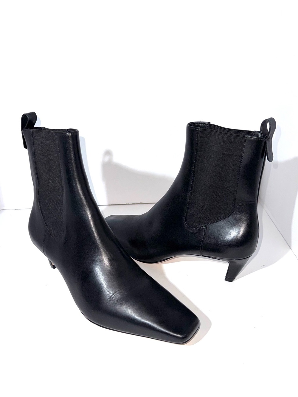 Reformation Roberta Chelsea Boots